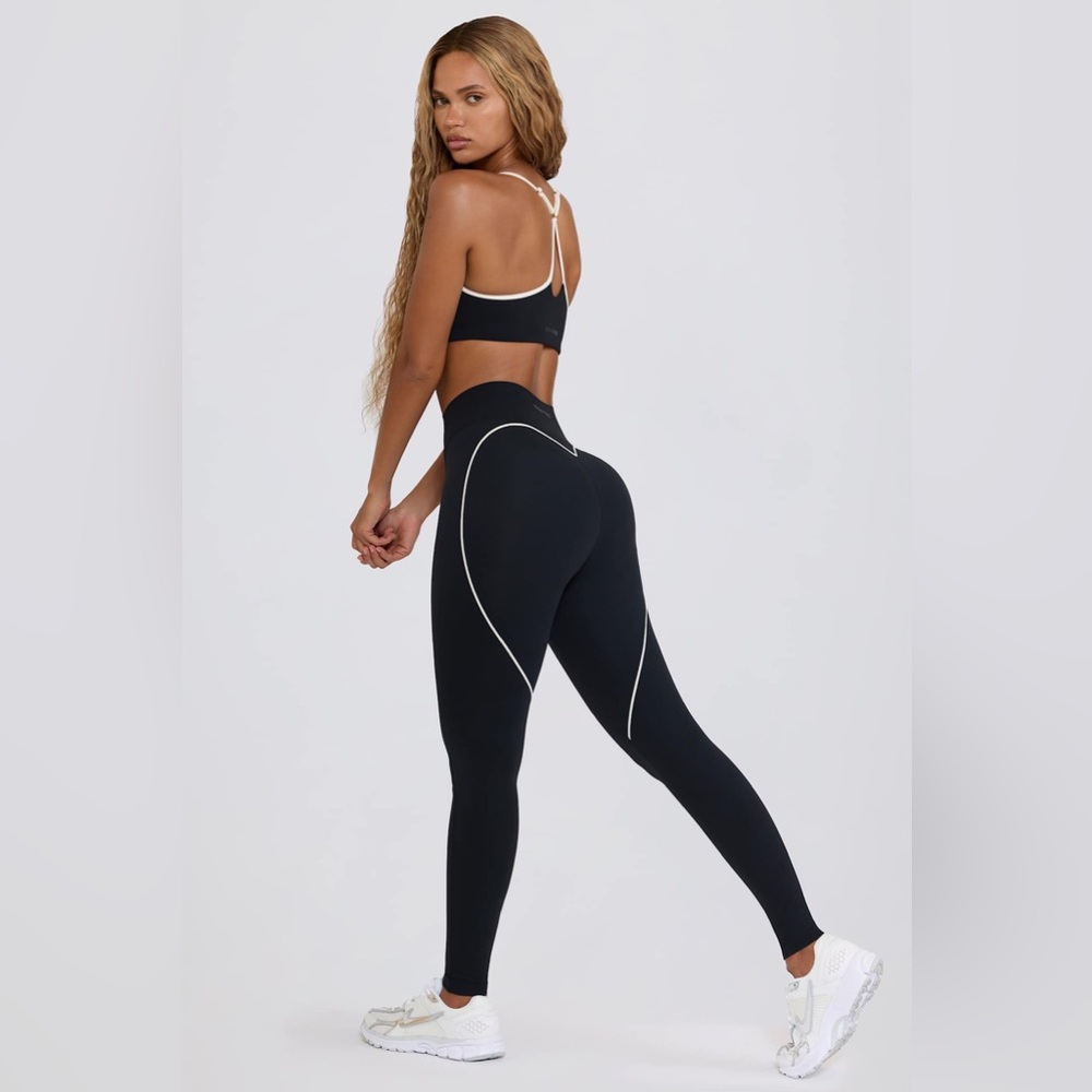Bo + Tee Soft Active Mid-Rise Leggings in Black